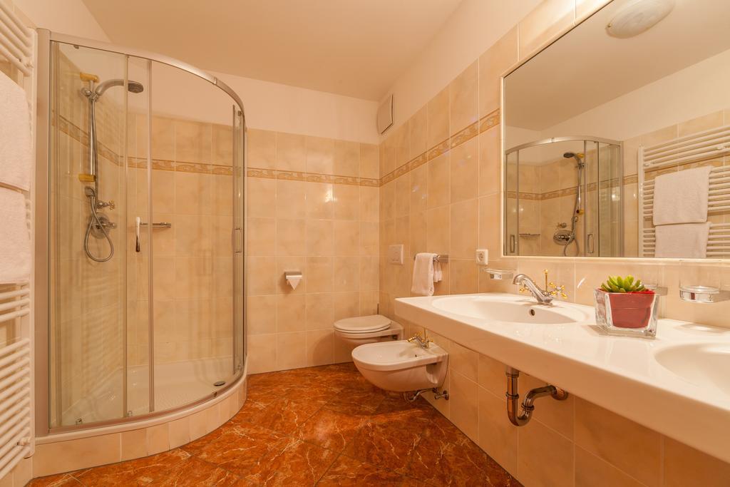 Hotel Tolderhof San Candido Esterno foto